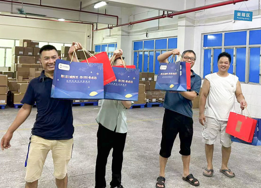 明月照千里，福利暖人心。東莞京福、京緯、京翼服裝有限公司發(fā)中秋節(jié)福利啦!(圖25)