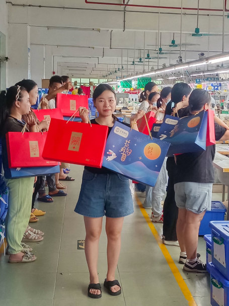 明月照千里，福利暖人心。東莞京福、京緯、京翼服裝有限公司發(fā)中秋節(jié)福利啦!(圖30)