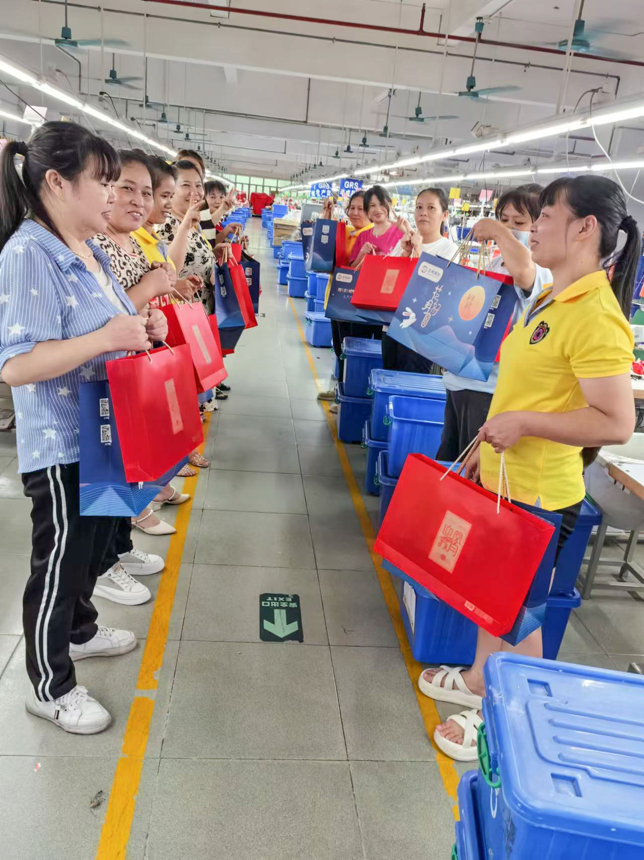 明月照千里，福利暖人心。東莞京福、京緯、京翼服裝有限公司發(fā)中秋節(jié)福利啦!(圖29)